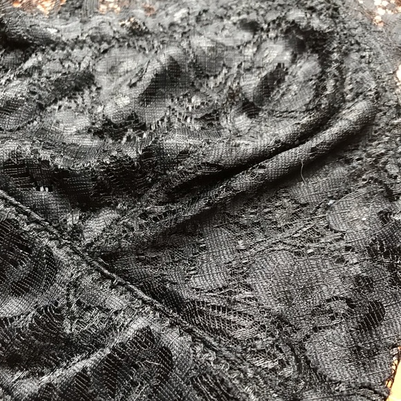 Tilly’s delicate lacy bralette - Picture 3 of 9